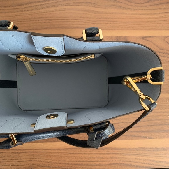 Michael Kors Greenwich Medium Grab Bag - Picture 5 of 8